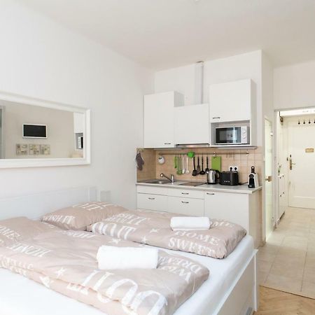 Cozy Studio With Parking Near City Center Прага Экстерьер фото