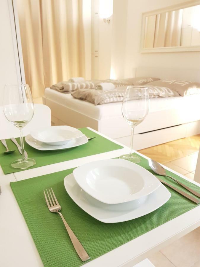 Cozy Studio With Parking Near City Center Прага Экстерьер фото