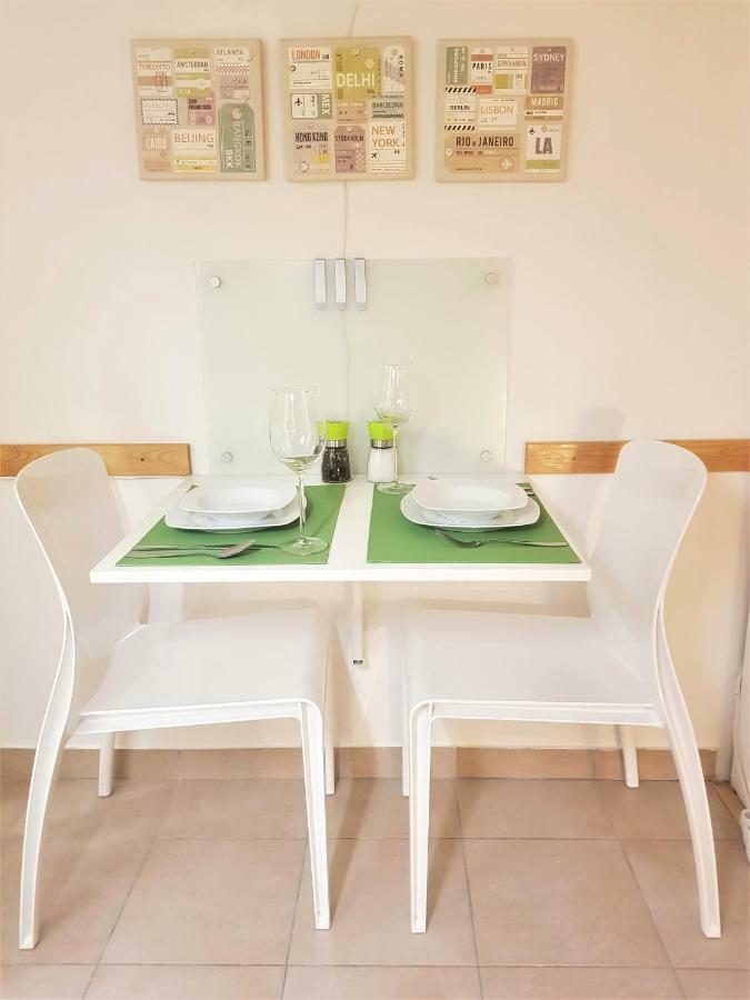 Cozy Studio With Parking Near City Center Прага Экстерьер фото