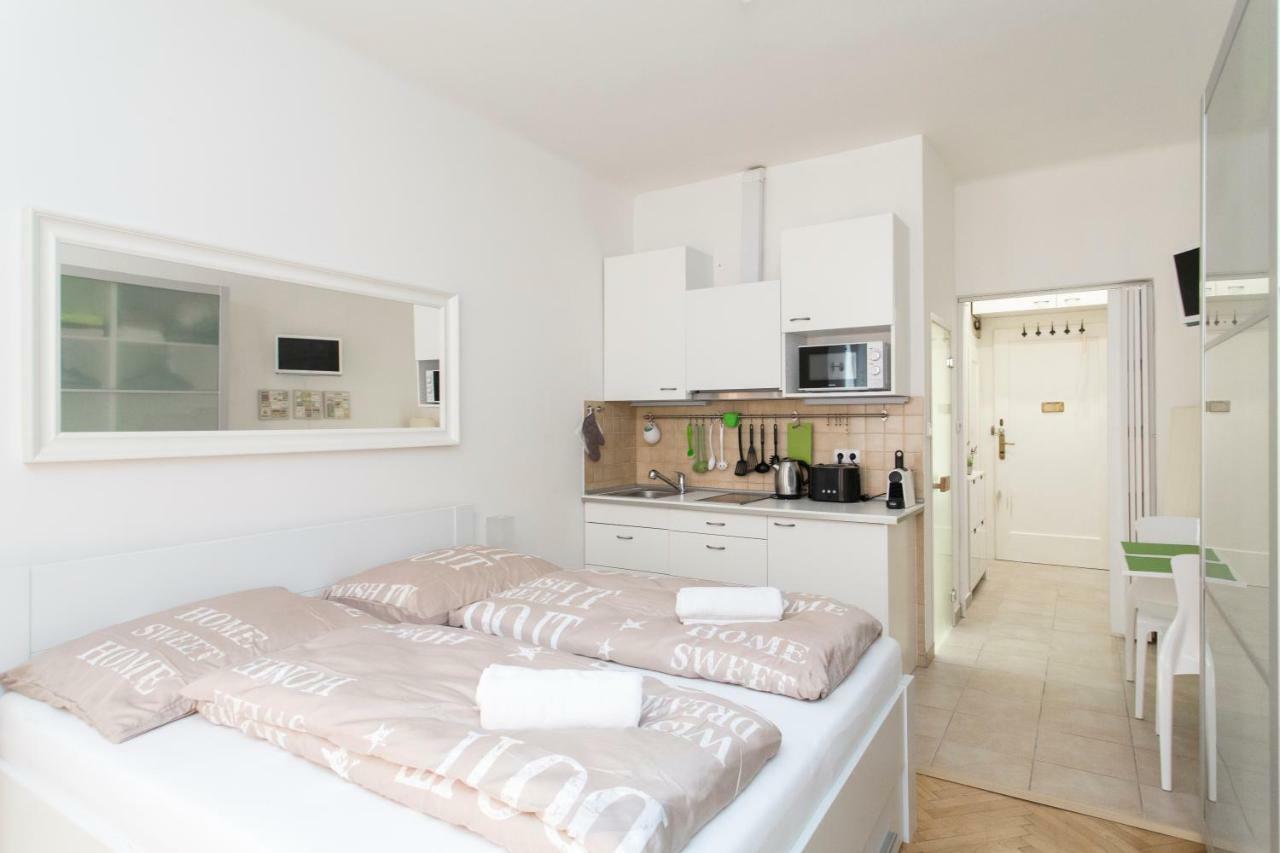 Cozy Studio With Parking Near City Center Прага Экстерьер фото